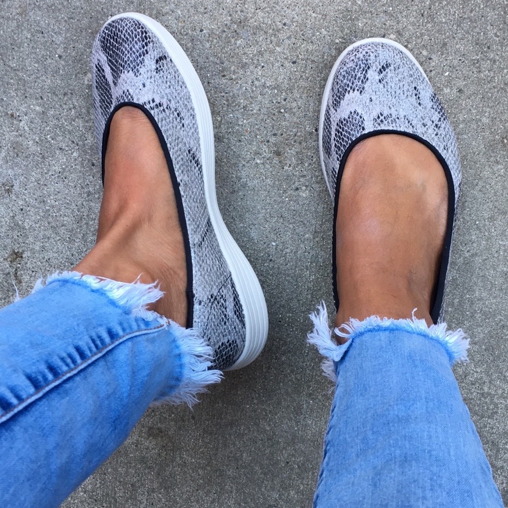 SKECHERS SLIP ON